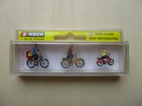 HO - Noch - ref.15909 - Familia en bicicleta 